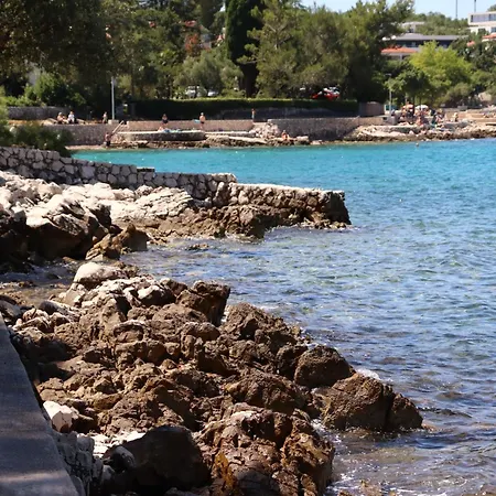 Shoreline Serenity Appartamento Vantacici